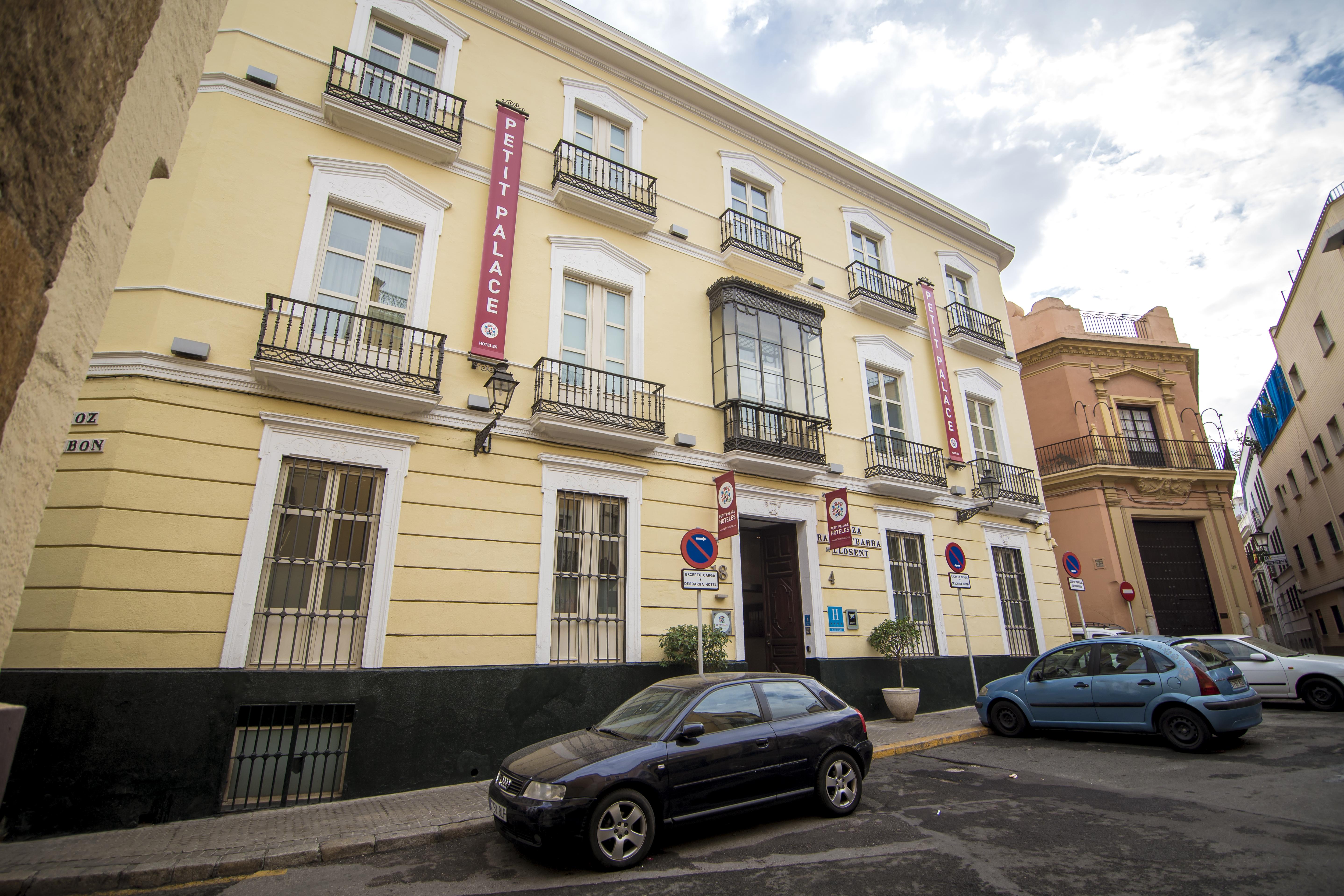 Petit Palace Santa Cruz Siviglia Esterno foto