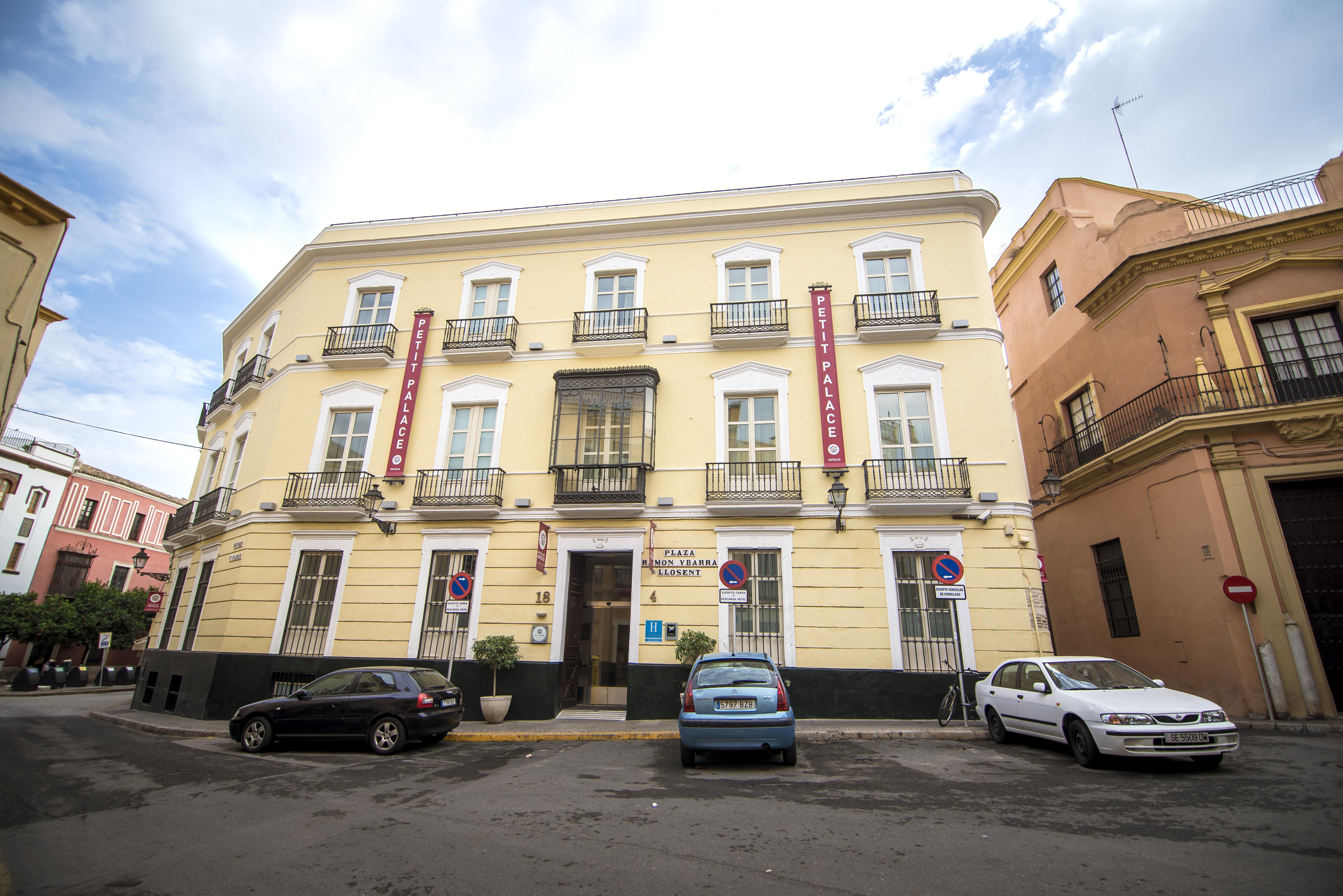 Petit Palace Santa Cruz Siviglia Esterno foto