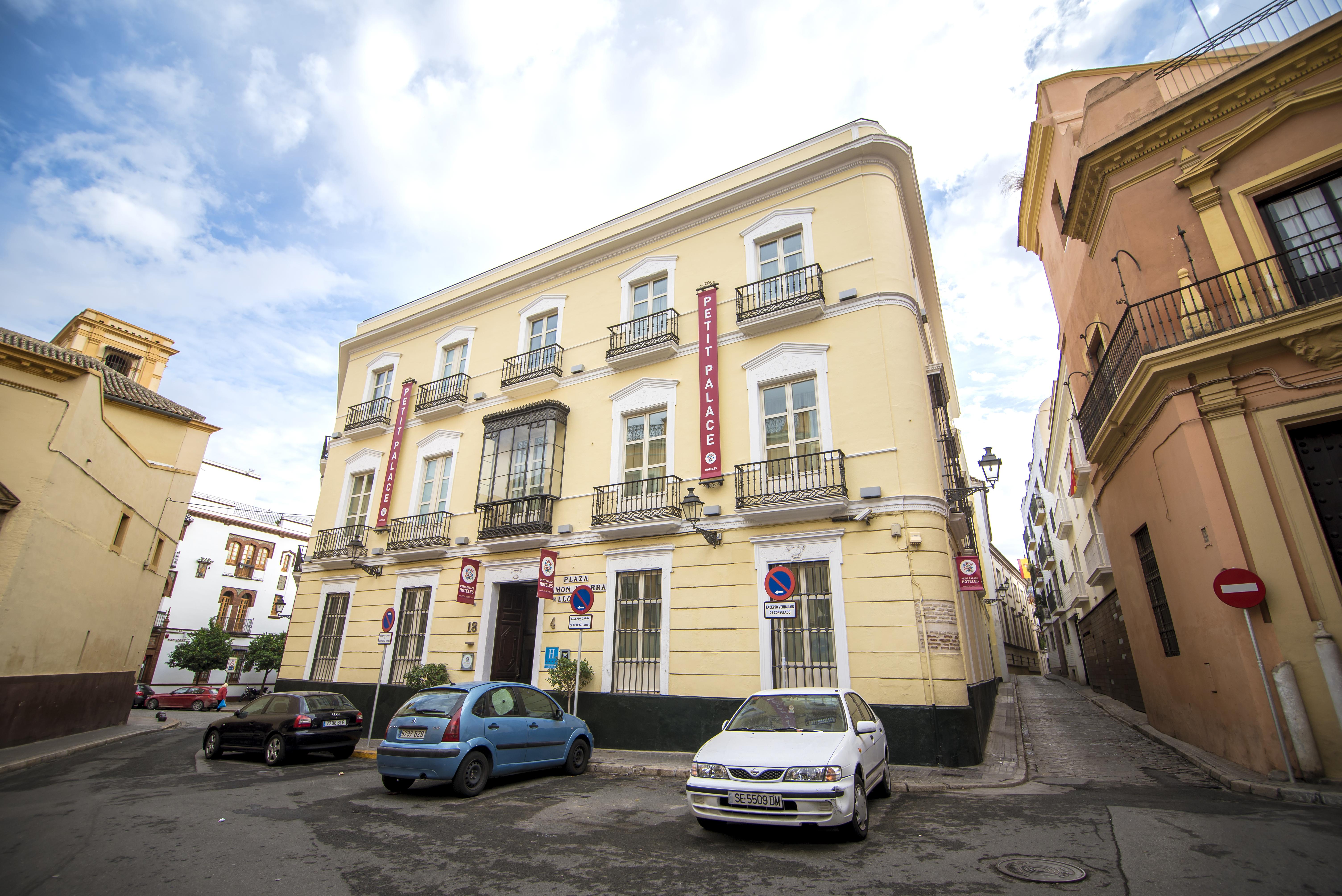 Petit Palace Santa Cruz Siviglia Esterno foto