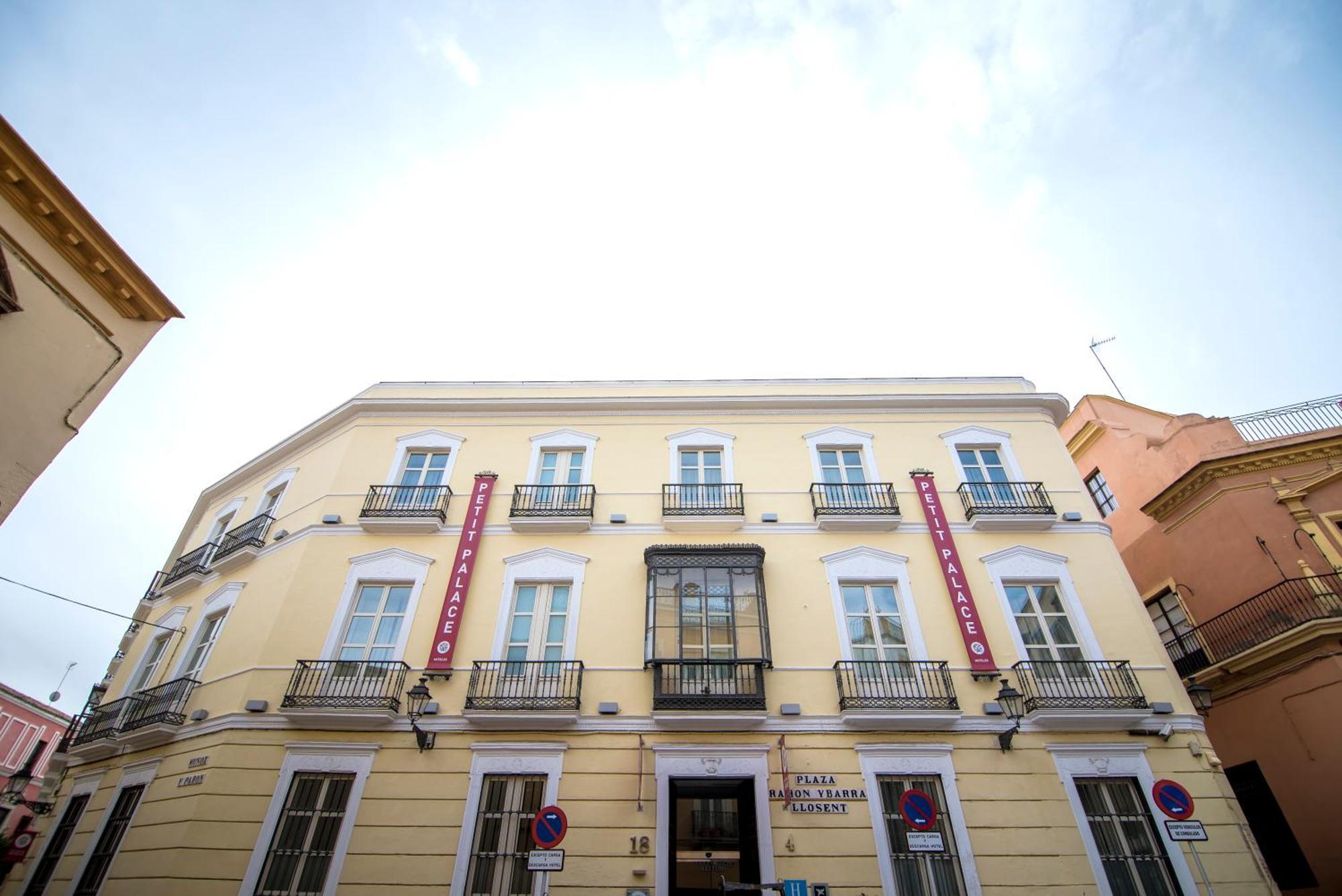 Petit Palace Santa Cruz Siviglia Esterno foto