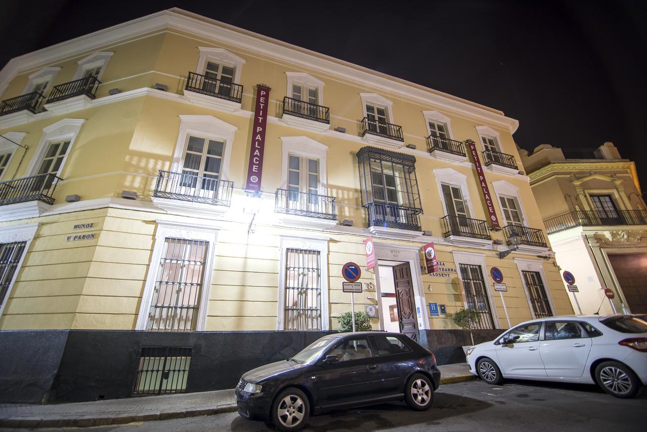 Petit Palace Santa Cruz Siviglia Esterno foto