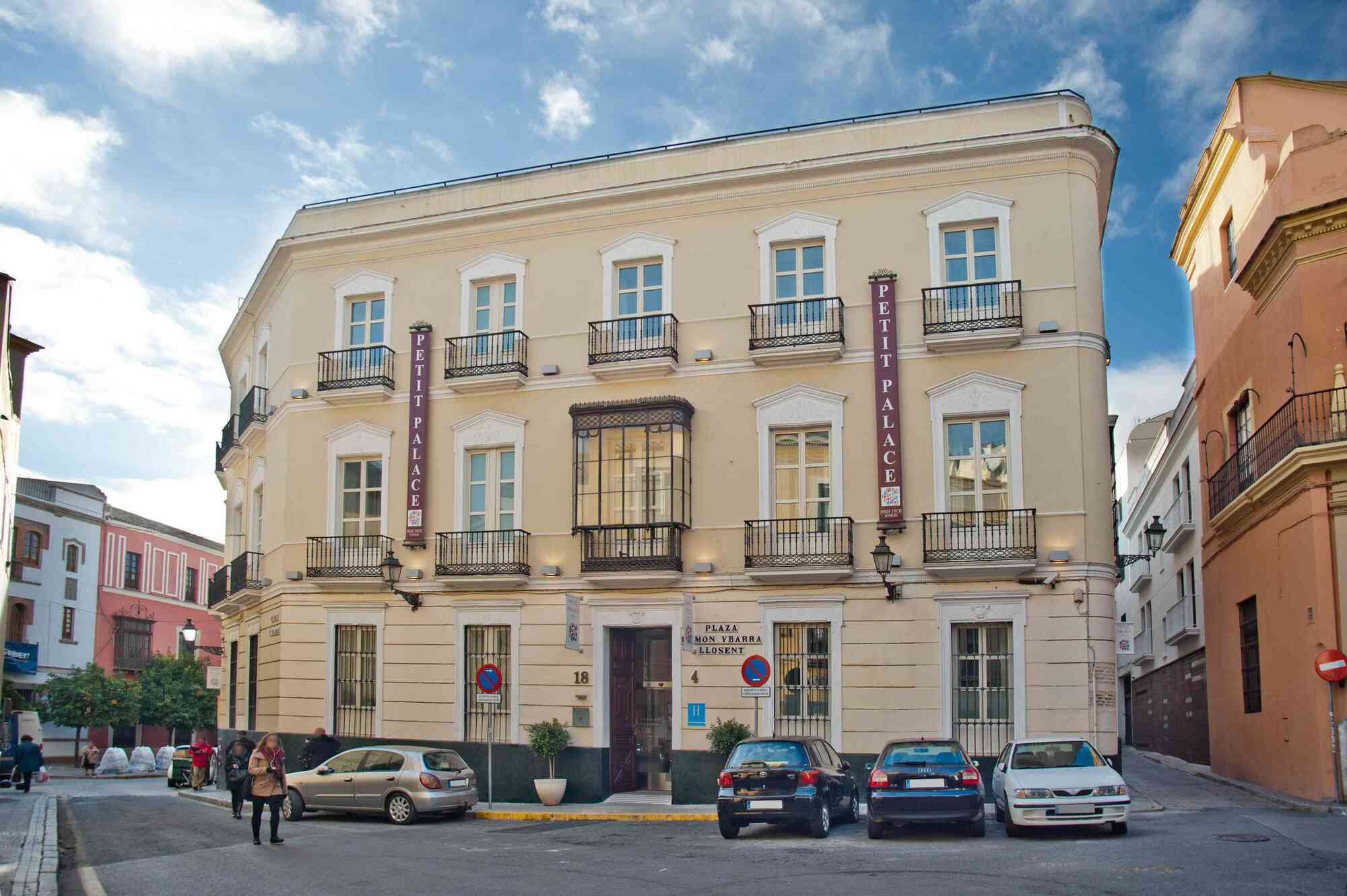 Petit Palace Santa Cruz Siviglia Esterno foto