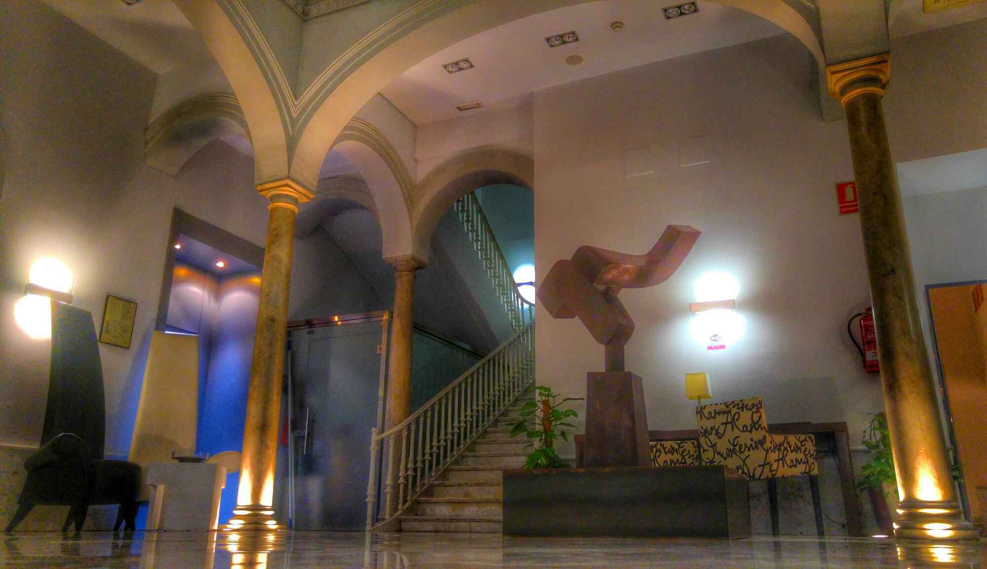 Petit Palace Santa Cruz Siviglia Esterno foto